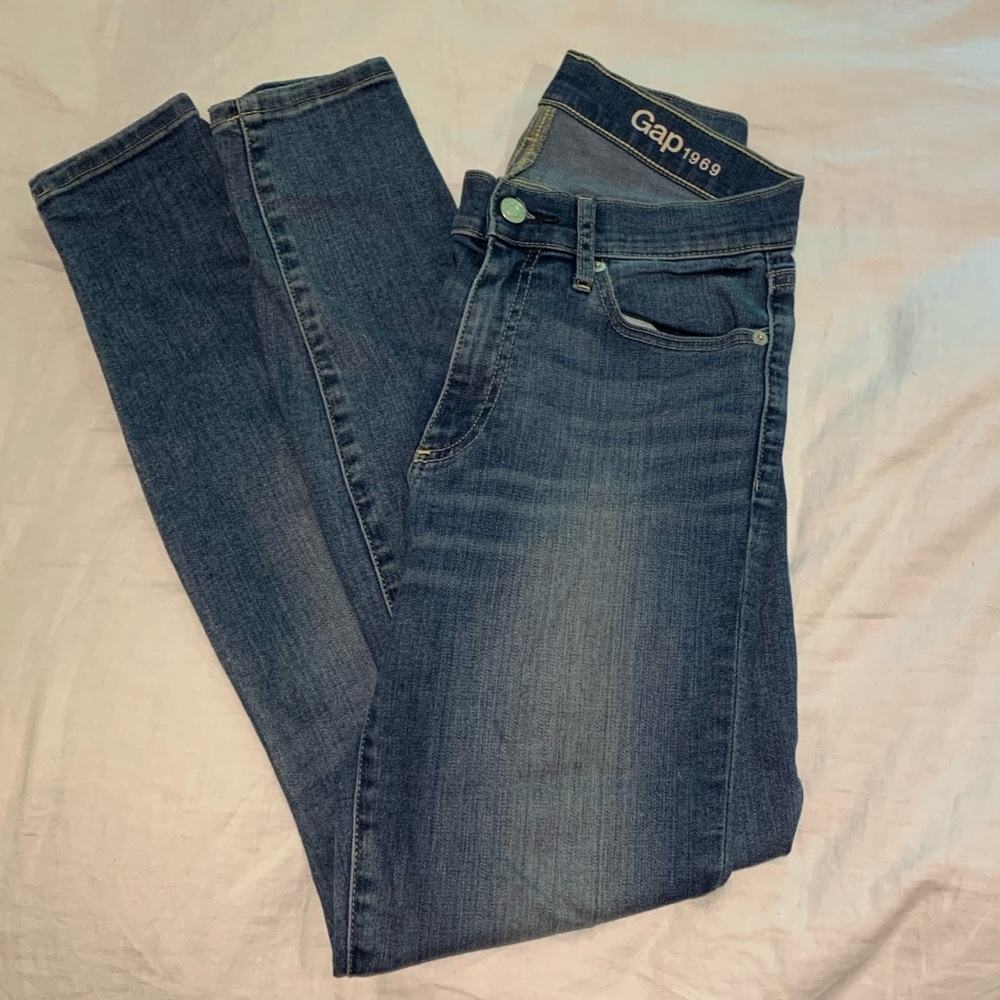 Gap skinny jeans, size 28 true skinny